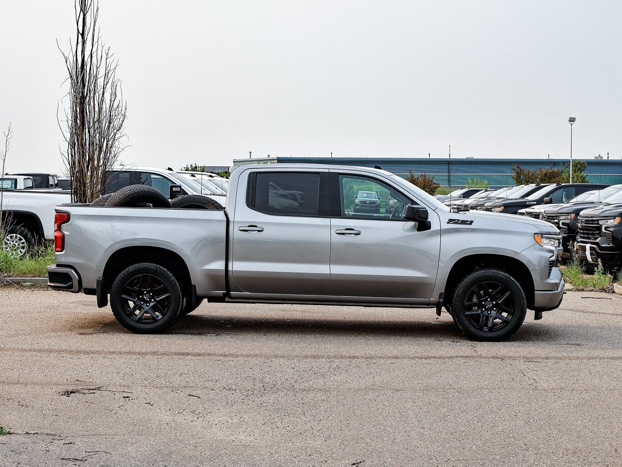 2024 Chevrolet Silverado 1500 4WD Crew Cab 147 RST Grey Sherwood Park - photo #13