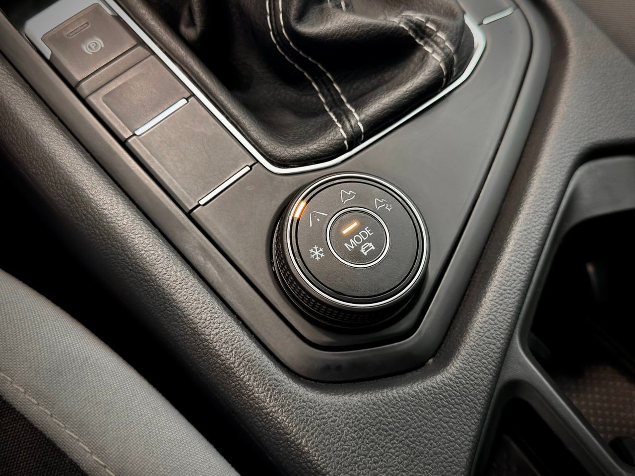 2022 Volkswagen Taos Black Notre-Dame-des-Prairies - photo #28