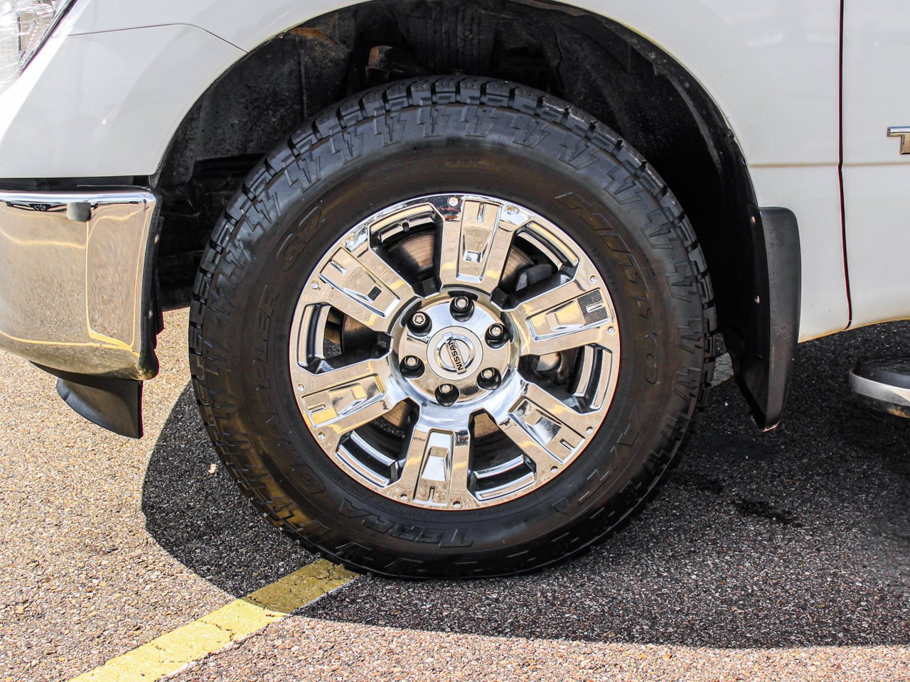2017 Nissan Titan 4WD Crew Cab SV White Sherwood Park - photo #11