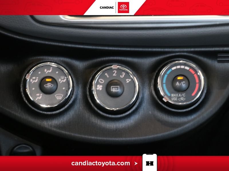 2014 Toyota Yaris Green Saint-Eustache - photo #8