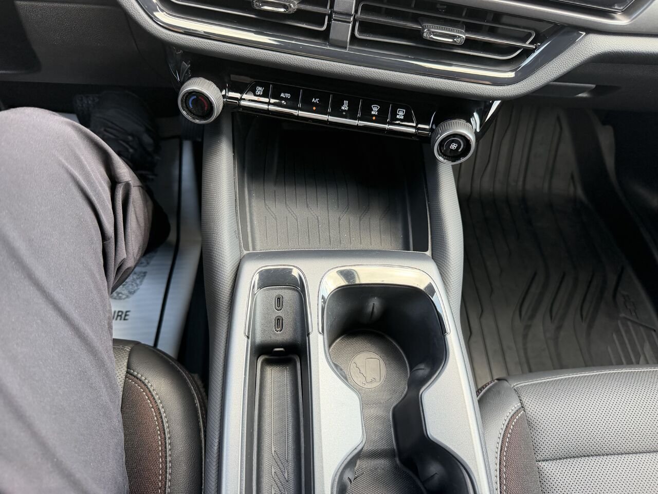 2024 Chevrolet Equinox EV 2RS Grey Laval - photo #27