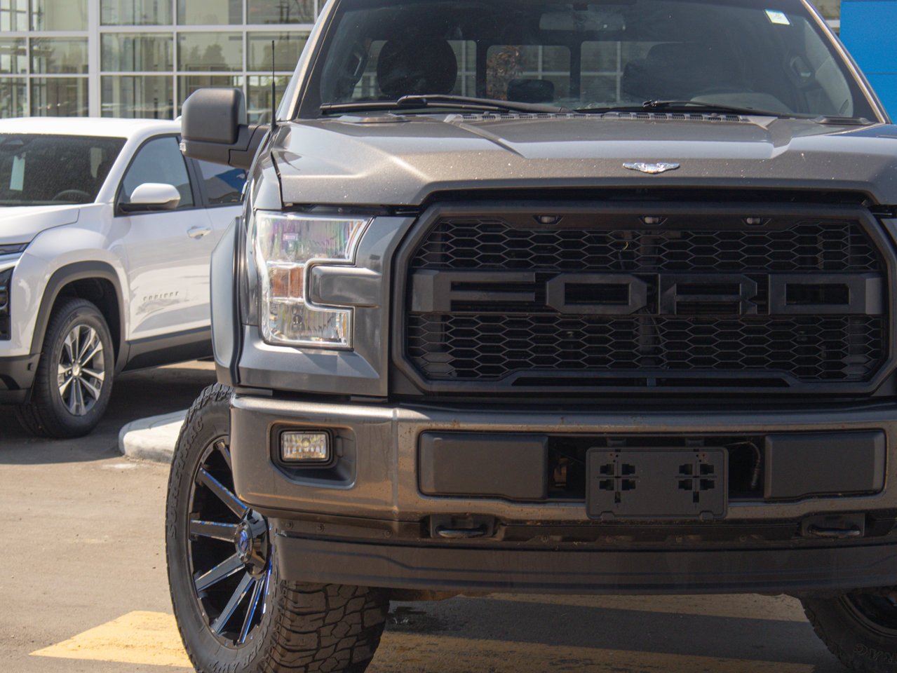 2017 Ford F-150 4WD SuperCrew 145 XLT Grey Sherwood Park - photo #4