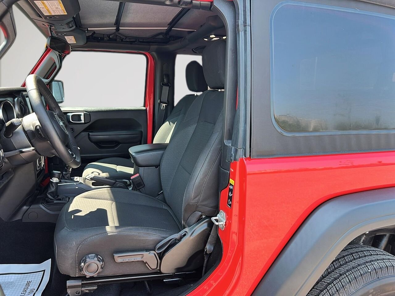2023 Jeep Wrangler SPORT Red Québec - photo #8