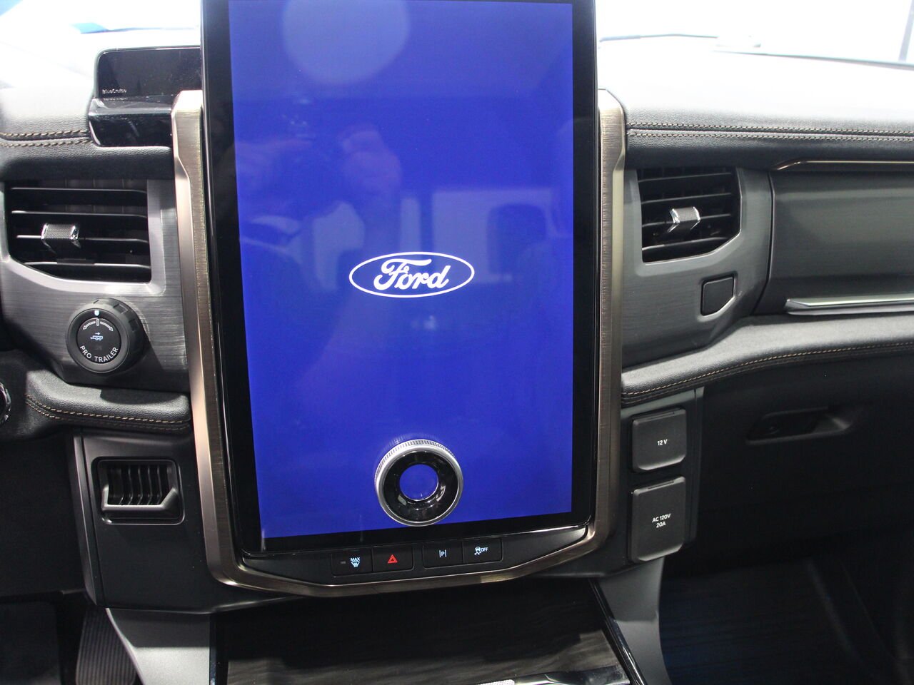 2025 Ford F-150 Lightning LARIAT Grey Châteauguay - photo #8