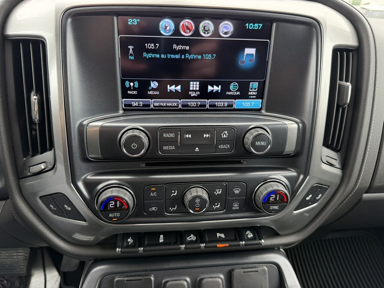 2017 Chevrolet Silverado 1500 2LTZ 5.3L ENCEMBLE Z71 QUAD CAB White Laval - photo #25