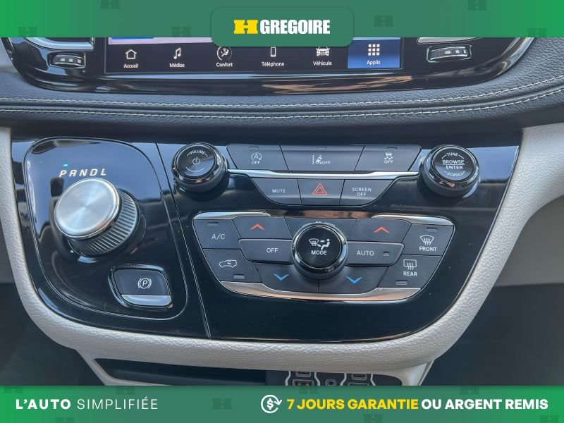 2022 Chrysler Pacifica Grey Laval - photo #26