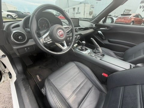 2017 FIAT 124 Spider LUSSO White Laval - photo #16