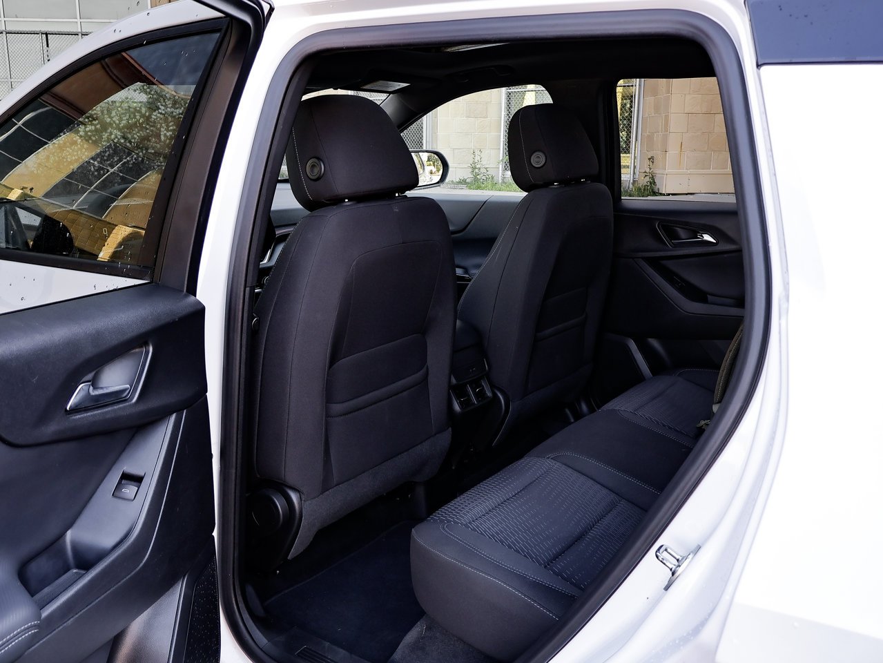 2026 Chevrolet Equinox AWD 4dr LT w/2LT White Sherwood Park - photo #25