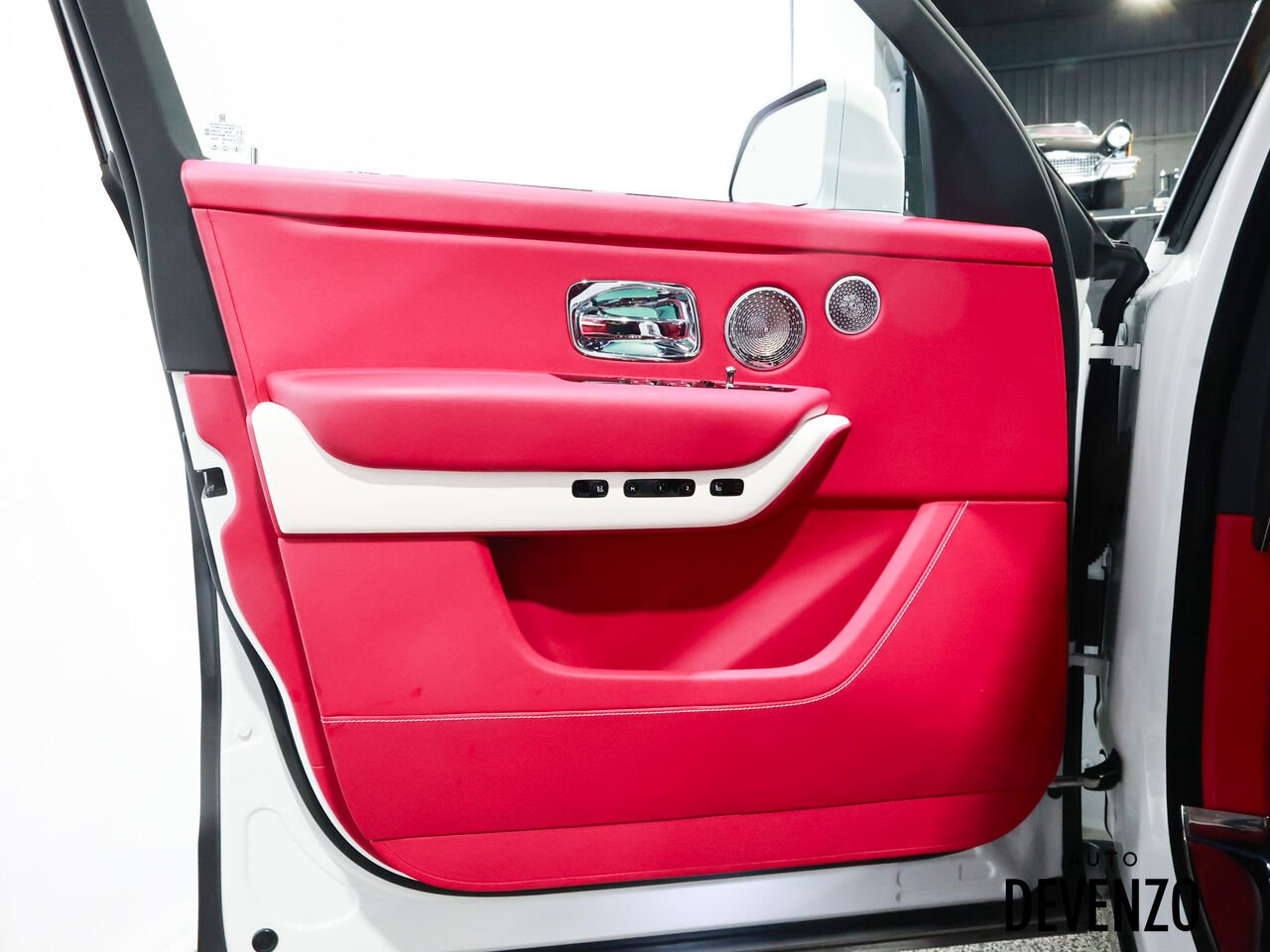 2025 Rolls-Royce Cullinan White Saint-Eustache - photo #10