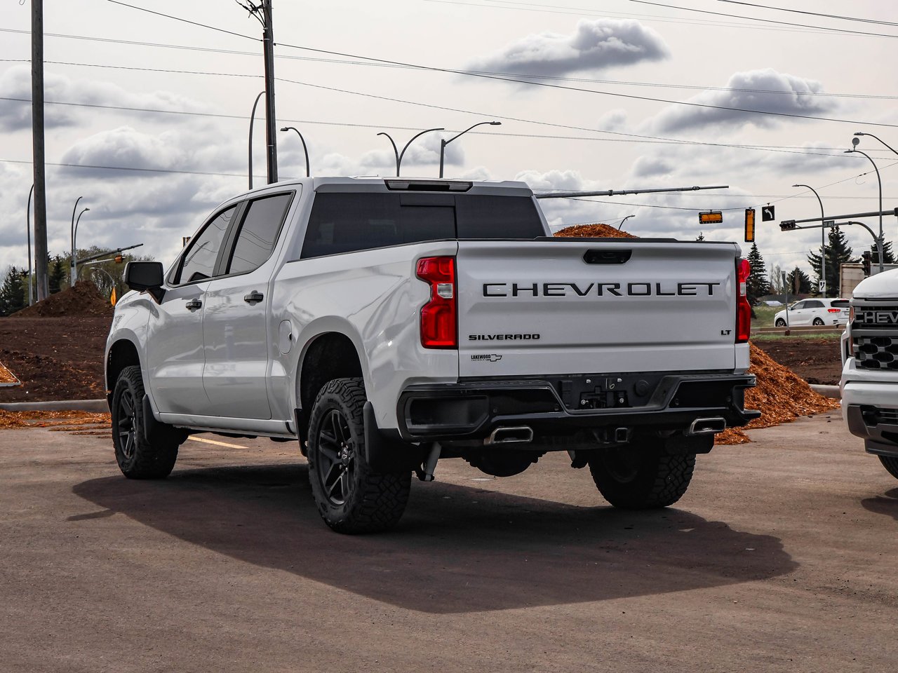 2022 Chevrolet Silverado 1500 4WD Crew Cab 147 LT Trail Boss White Sherwood Park - photo #5