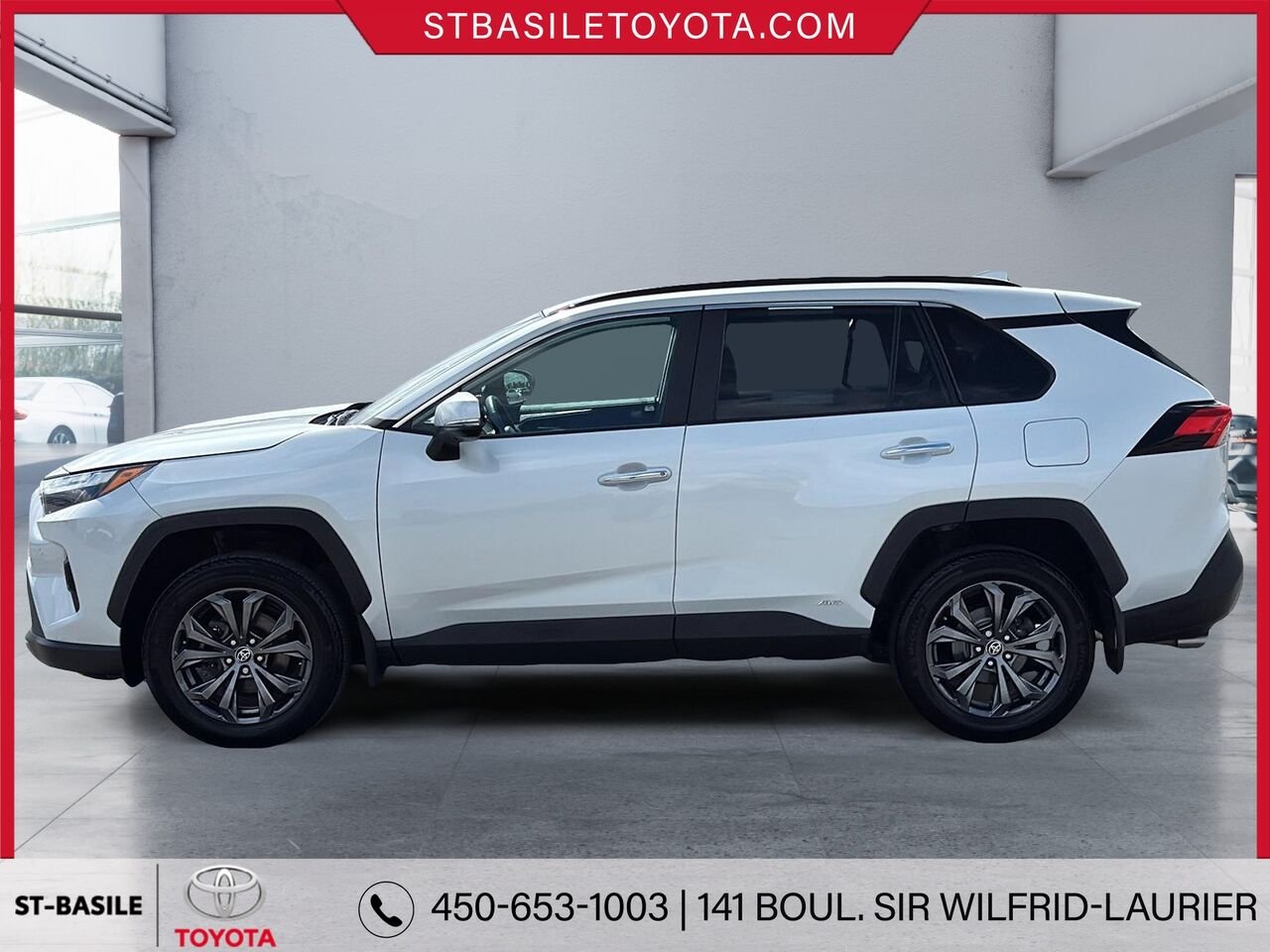Toyota RAV4 Hybride 2023 Frisson glacé nacré Saint-Basile-le-Grand - photo #7