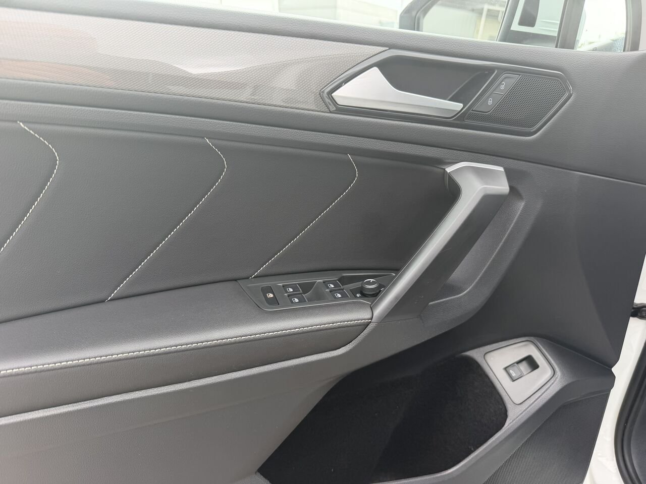 2024 Volkswagen Tiguan Comfortline 4MOTION White Laval - photo #22