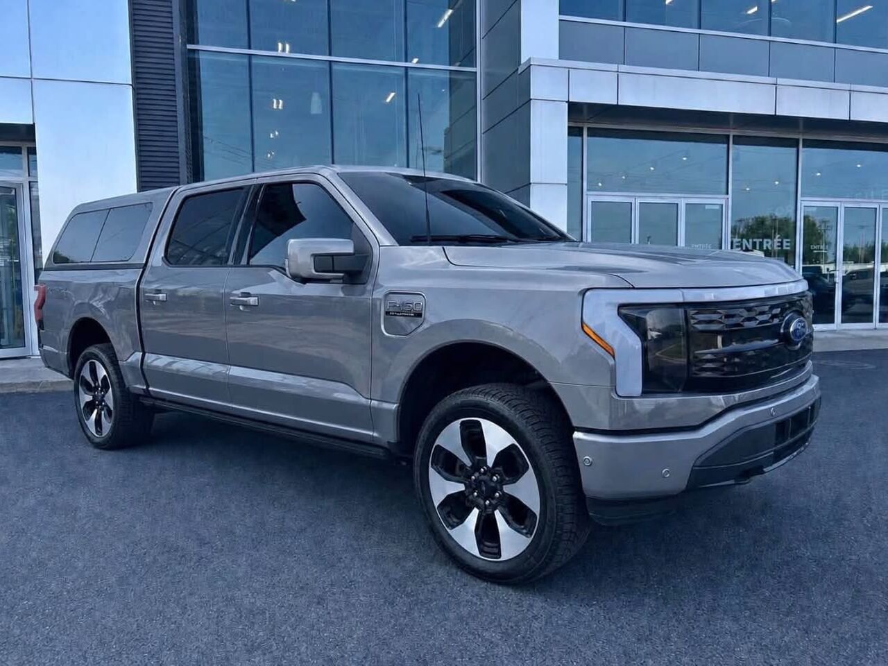 2023 Ford F-150 Lightning Silver Saint-Basile-le-Grand - photo #2