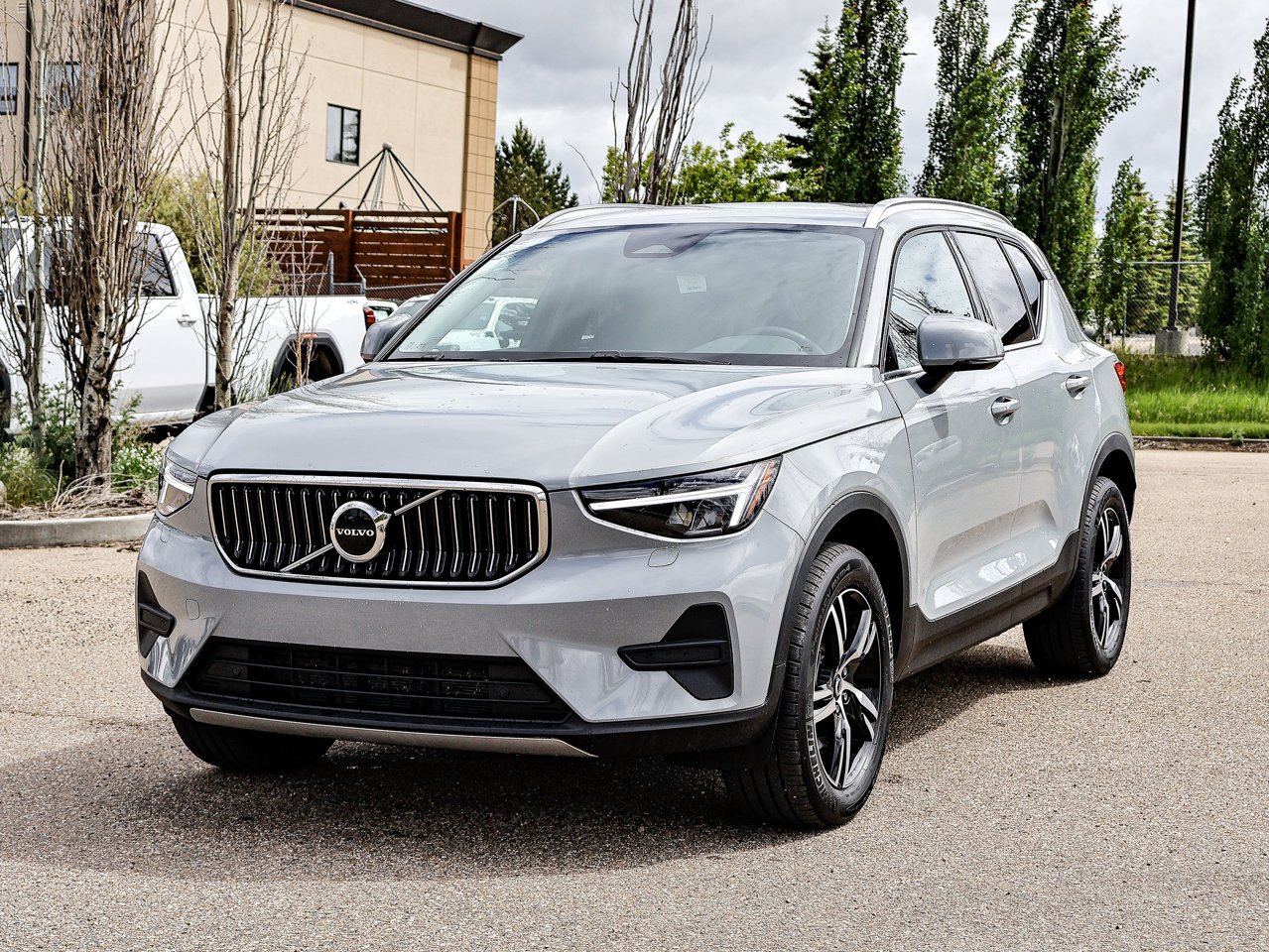 2025 Volvo XC40 B5 AWD Core Bright Theme Grey Sherwood Park - photo #3