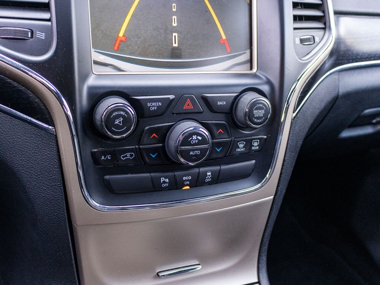 Jeep Grand Cherokee 4 RM, 4 portes, Limited 2014 Blanc Châteauguay - photo #18