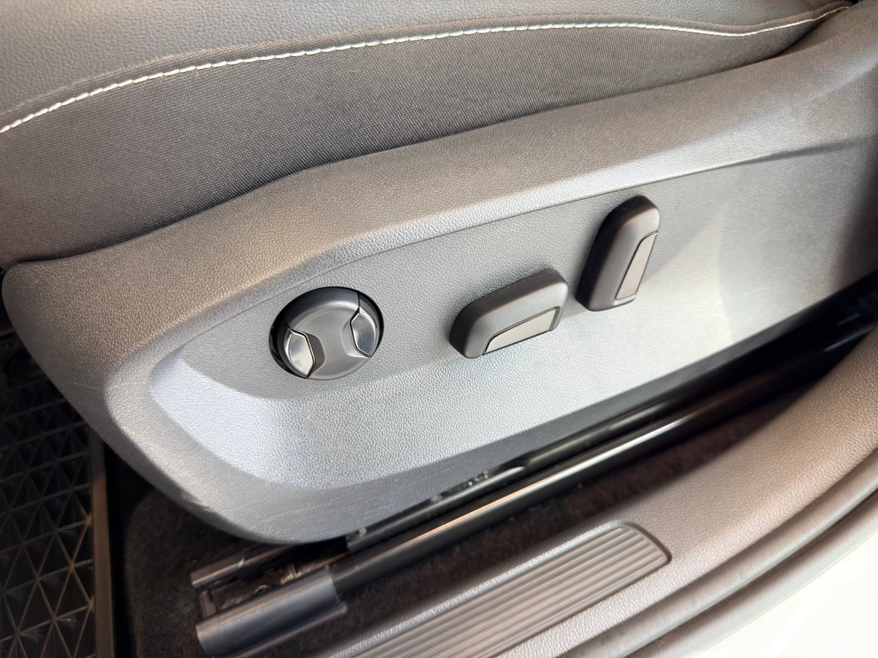 2022 Volkswagen Taos White Notre-Dame-des-Prairies - photo #19