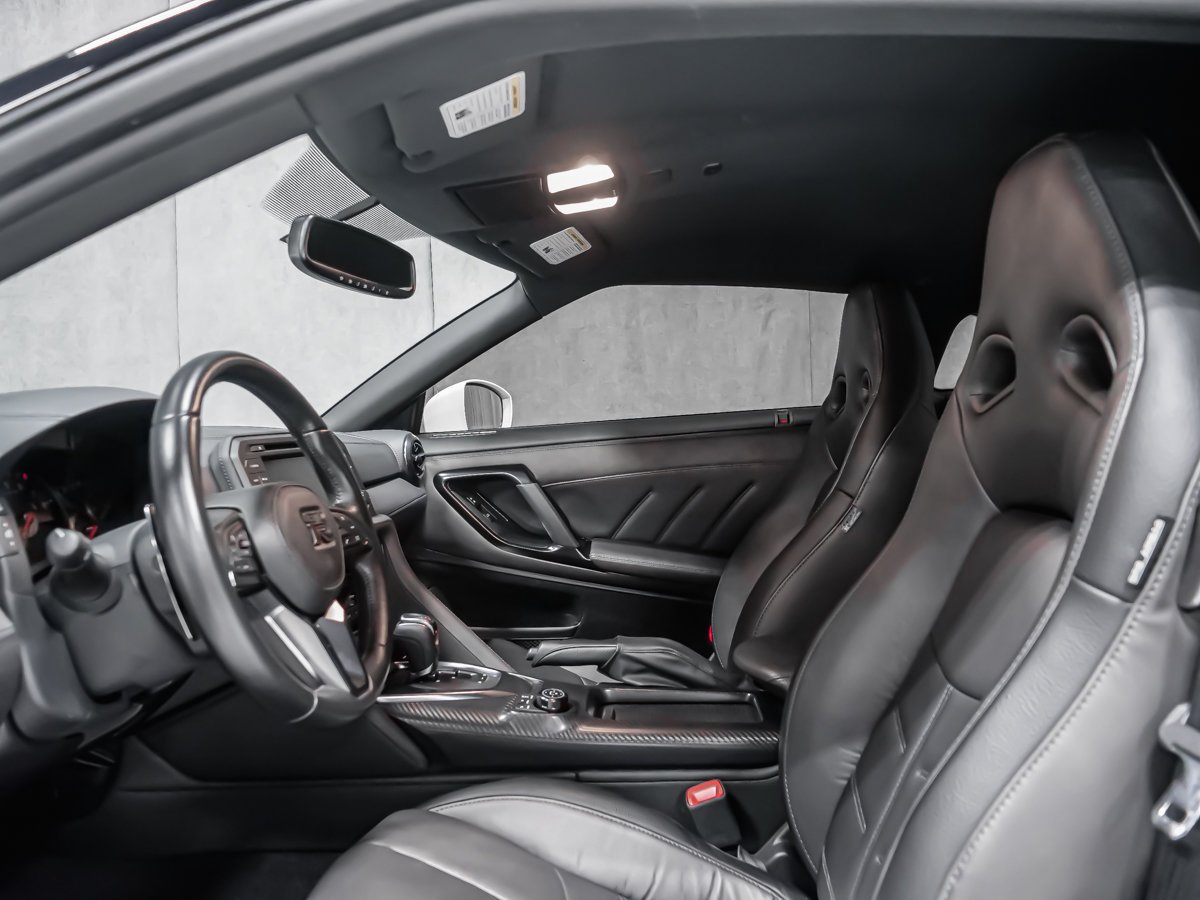 2023 Nissan GT-R PREMIUM White Montreal - photo #43