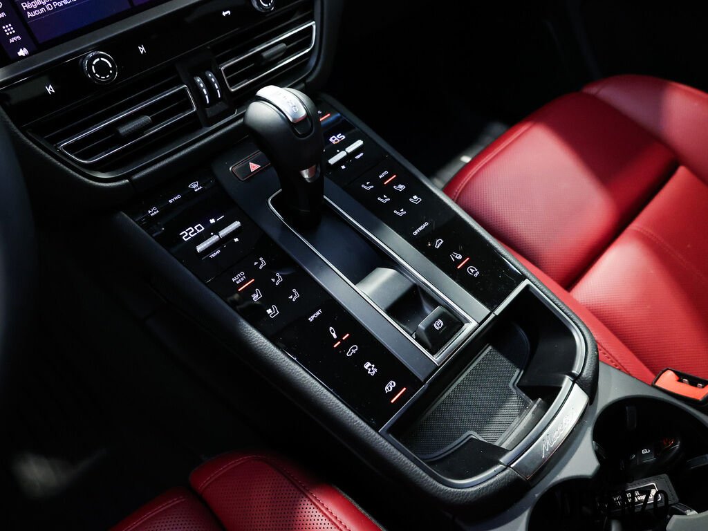 2025 Porsche Macan Black Saint-Eustache - photo #23