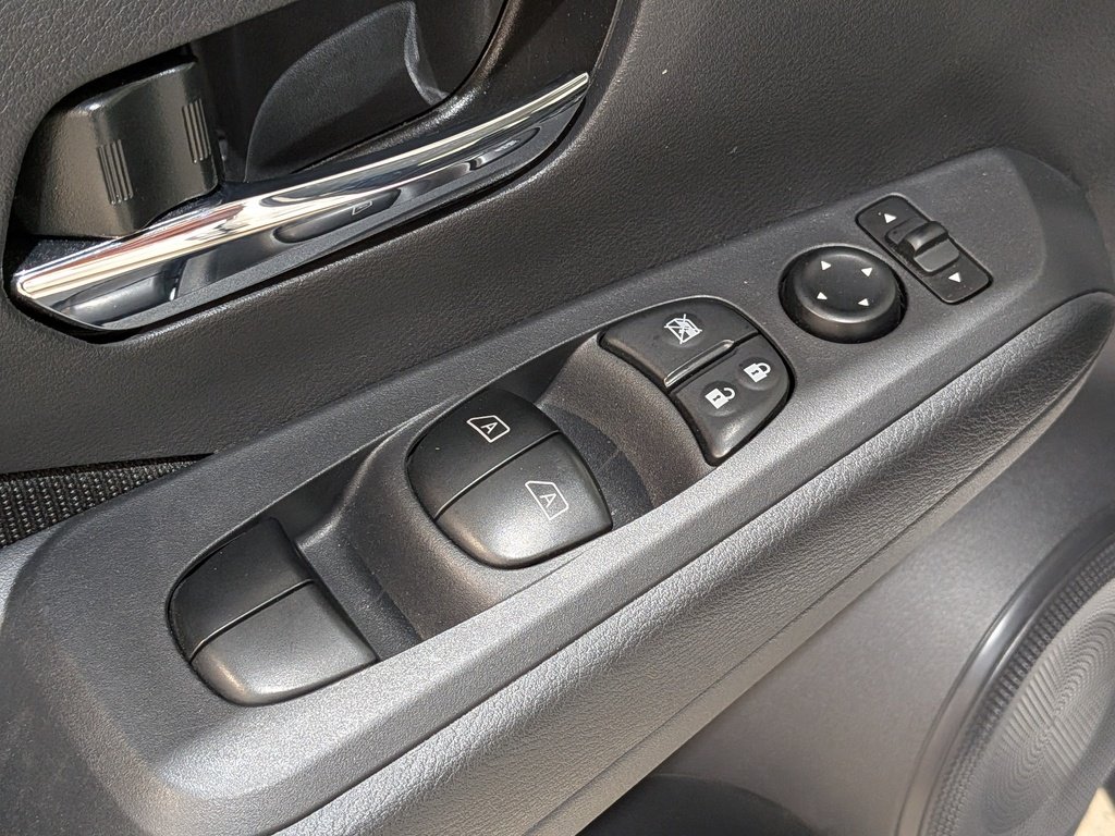 Nissan Kicks SV FWD 2024 Blanc Val-David - photo #32
