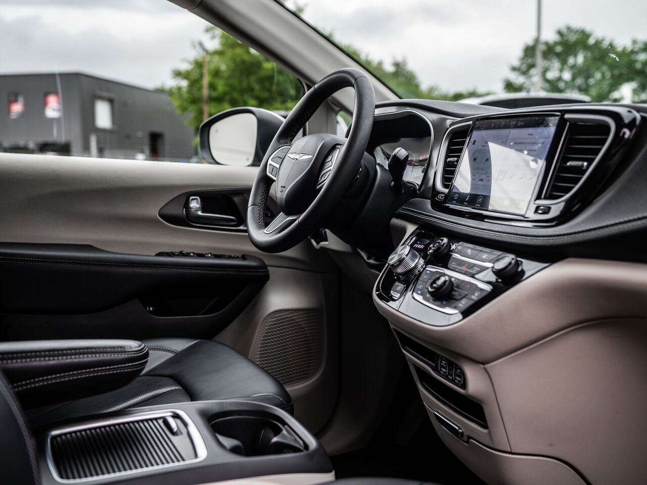 Chrysler Pacifica Hybrid 2023 Bleu Sainte-Julienne - photo #32