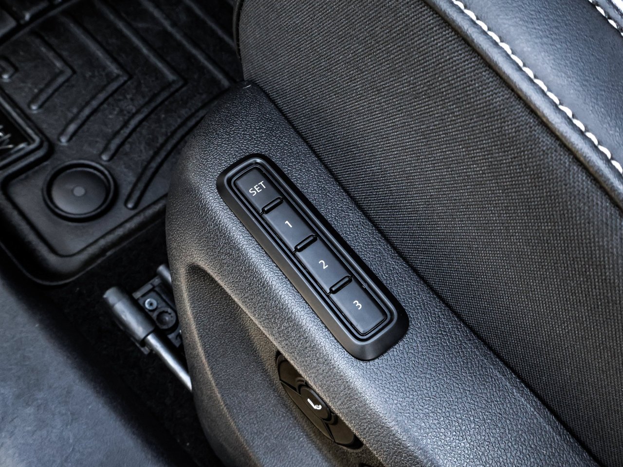 2026 Volkswagen Tiguan Highline Turbo R-Line 4MOTION Black Sherwood Park - photo #20