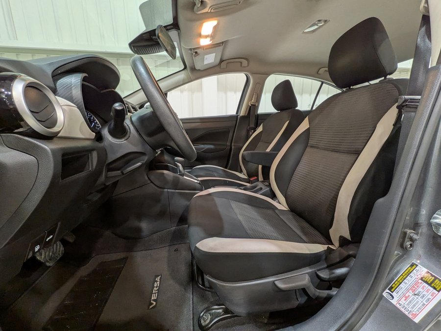 2021 Nissan Versa 2021 Grey