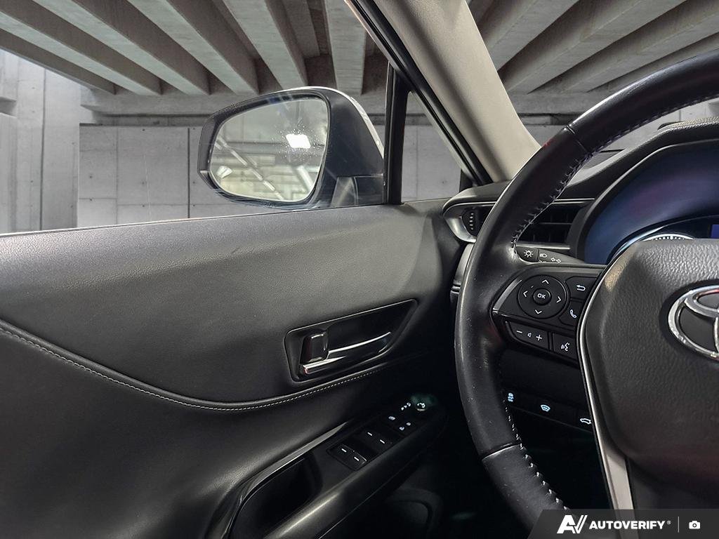 2023 Toyota Venza 2602013A | LE White Edmonton - photo #16