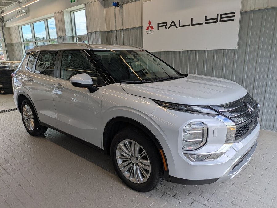 2024 Mitsubishi Outlander SE AWD White