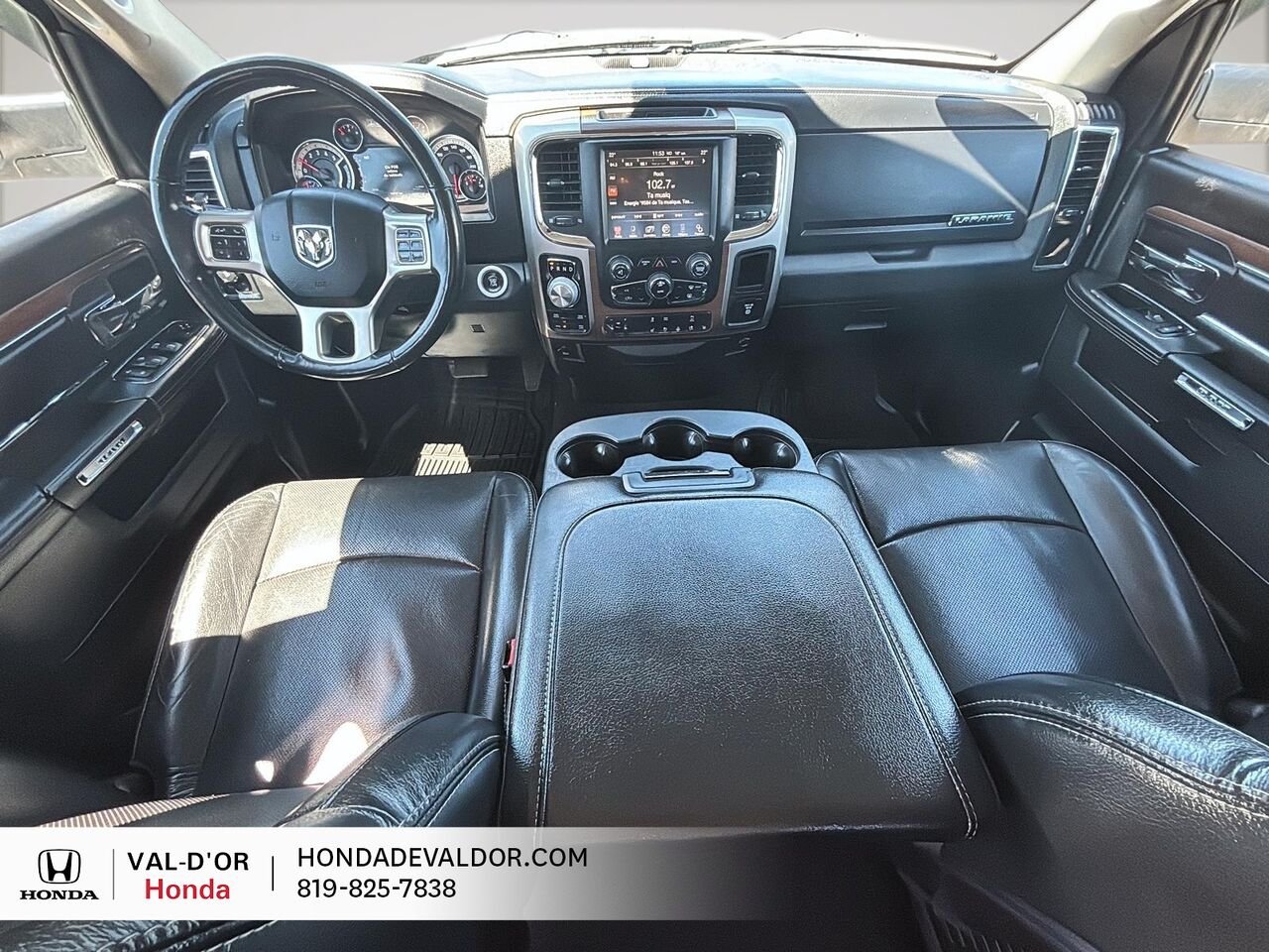 2015 Ram 1500 Cabine quad 4RM, 140,5 po Laramie White Val-d'Or - photo #7