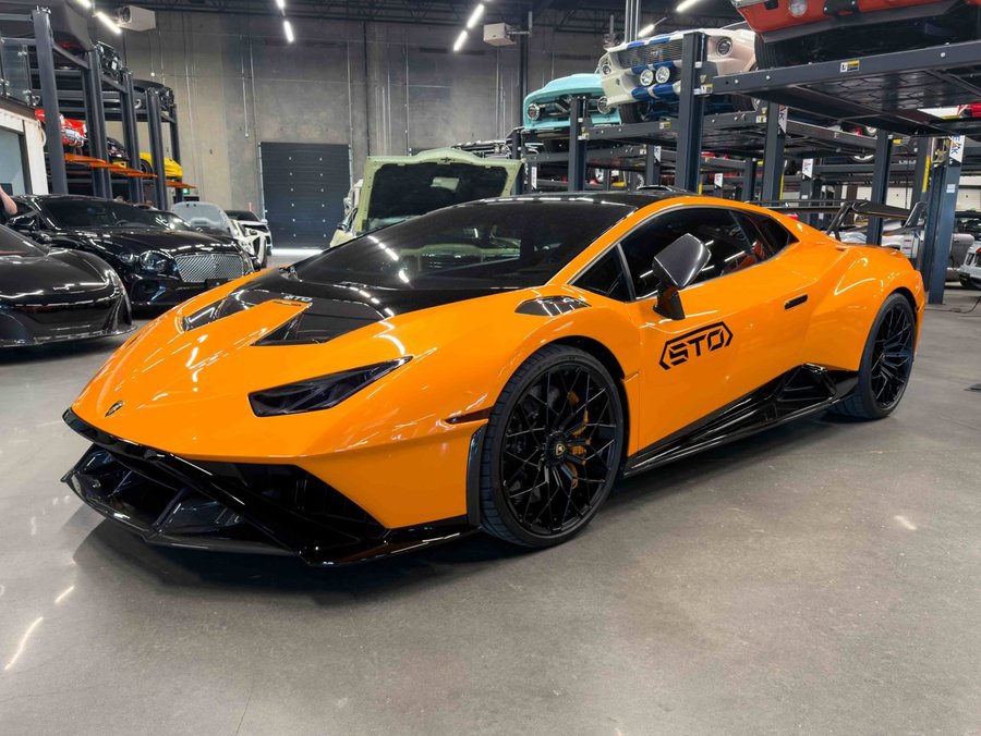 2022 Lamborghini Huracan 2022 Orange