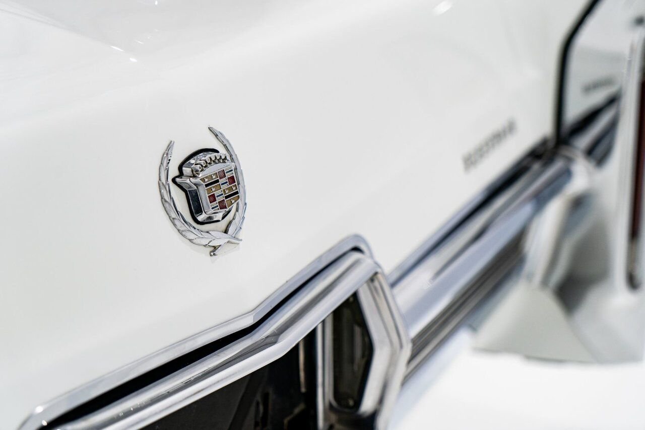 Cadillac Fleetwood **PRICE IN USD** Factory Limo dual AC with only 18,892 miles 1966 Blanc Montréal - photo #33
