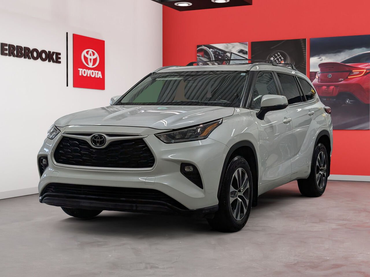 Toyota Highlander XLE/AWD/SIÈGES CHAUFFANTS/VOLANT CHAUFFANT/TOIT OUVRANT/BLUETOOTH/AC BIZONE 2023 Frisson glacé nacré Sherbrooke - photo #0