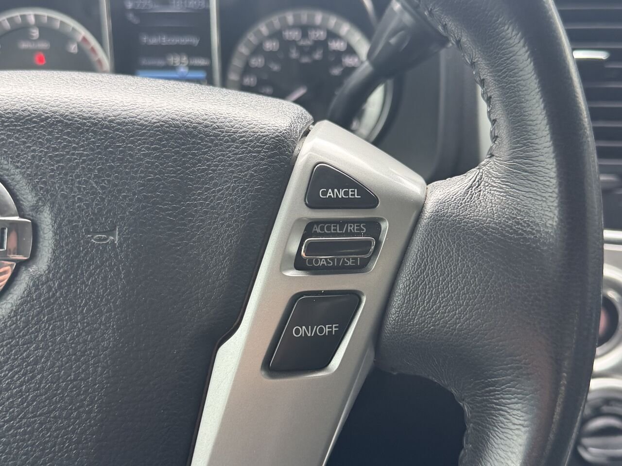 Nissan Titan XD Cummins 2016 Noir Granby - photo #17
