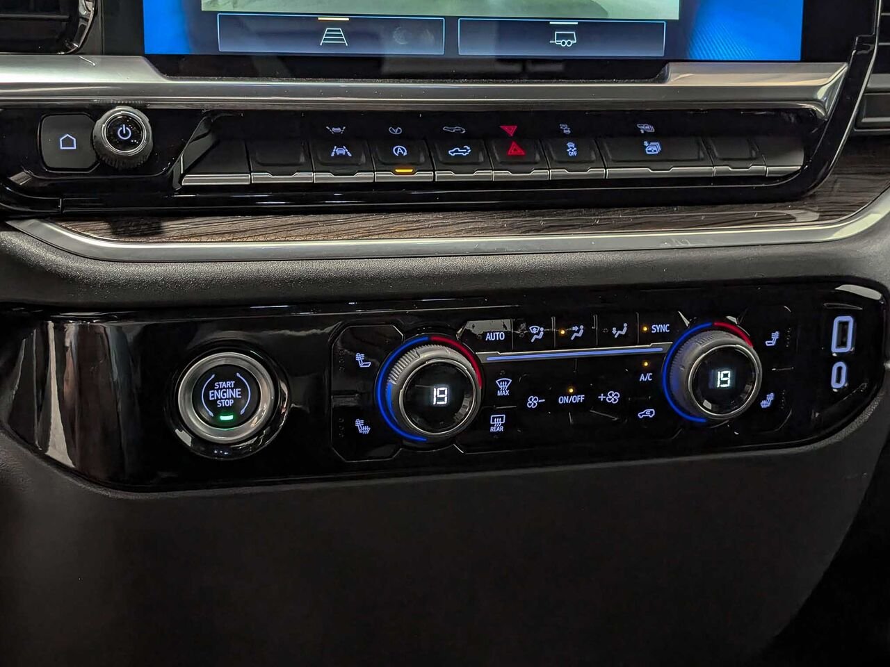 CHEVROLET Silverado 1500 RST 4WD Crew Cab Moteur V8 5.3L 6 Places 2022 Noir Sherbrooke - photo #11