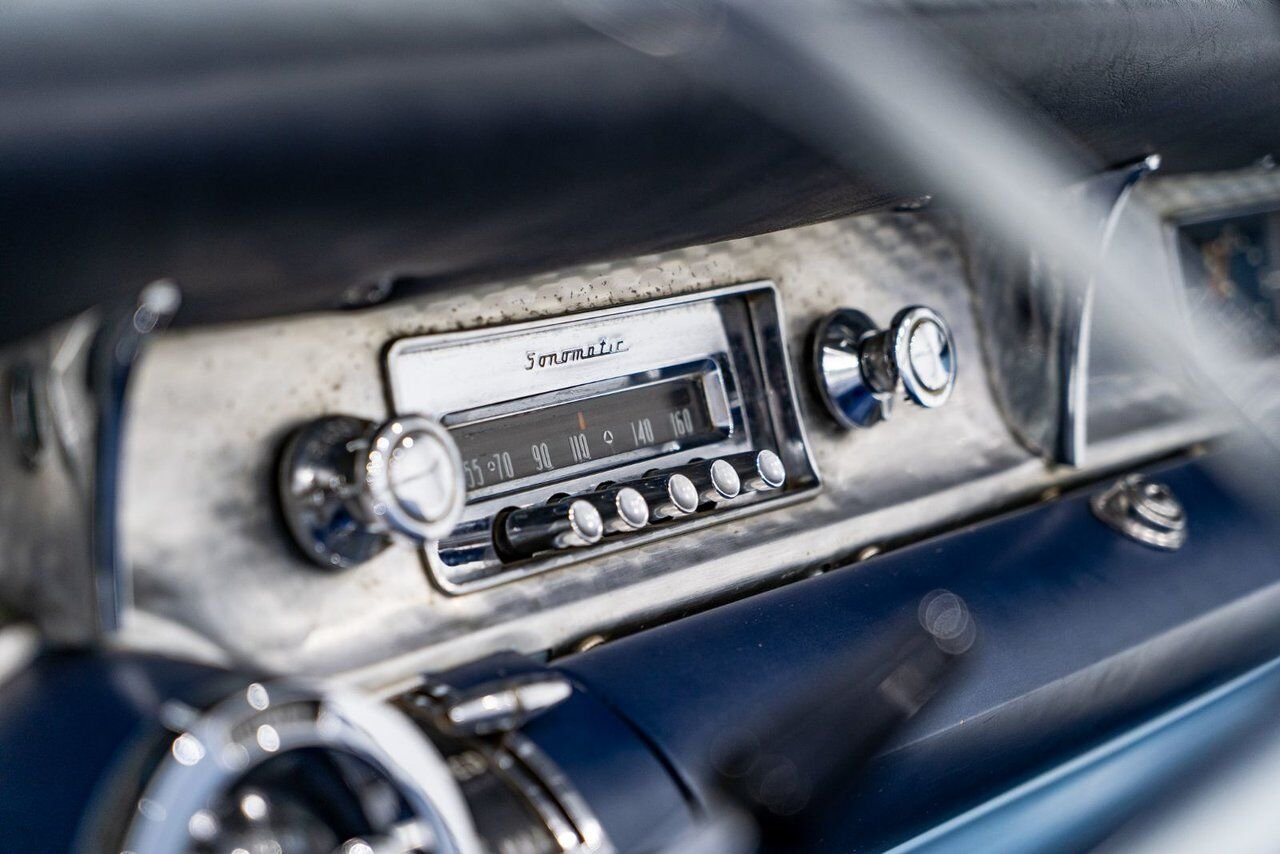 Buick Special 364/300HP NailHead 1 of only 2,056 | PRICE IN USD 1957 Bleu Montréal - photo #11