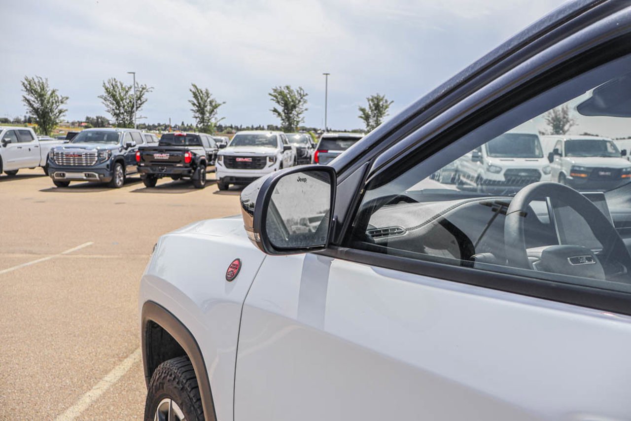 2025 Jeep Compass Trailhawk 4x4 White Sherwood Park - photo #13