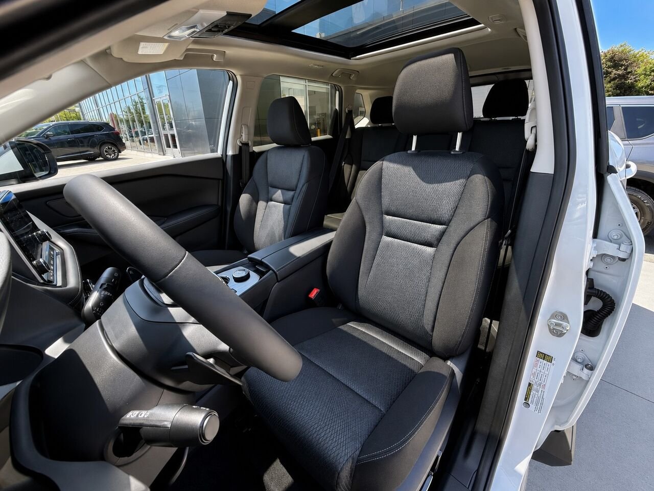 NISSAN Rogue ROGUE SV TOIT OUVRANT 2026 Blanc Everest nacré triple couche Châteauguay - photo #13