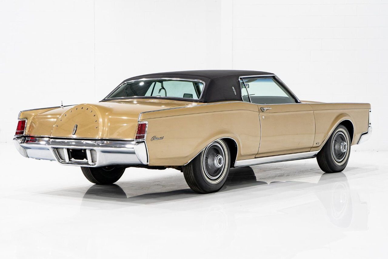 1969 Lincoln Continental Only 687 miles from new. Unrestored example **PRICE IN USD** Gold Montreal - photo #21