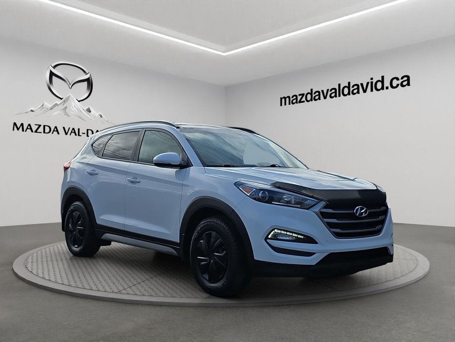 Hyundai Tucson 2.0L SE AWD, Sièges en cuir, Toit ouvrant panoramique, Écran tactile, 2018 Blanc