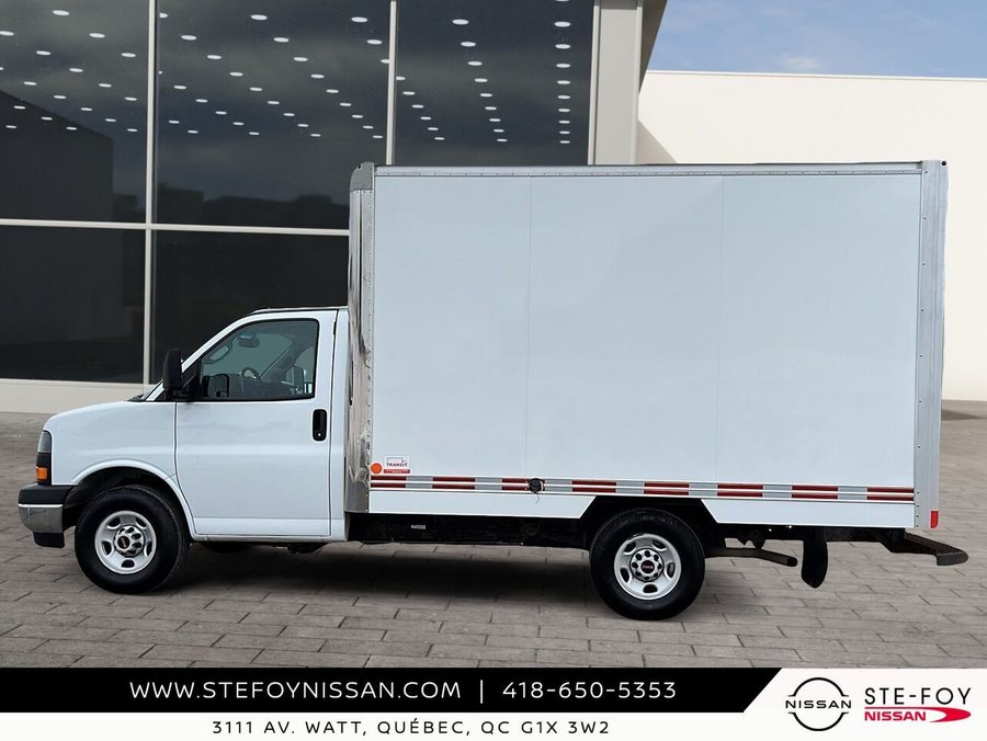 GMC Fourgonnette commerciale Savana S6196 2023 Blanc