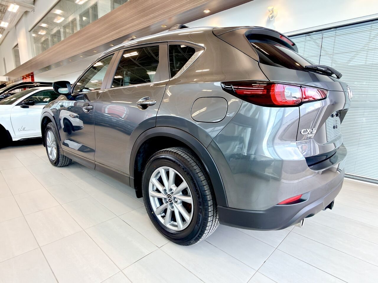 Mazda CX-5 2025 Gris Notre-Dame-des-Prairies - photo #8