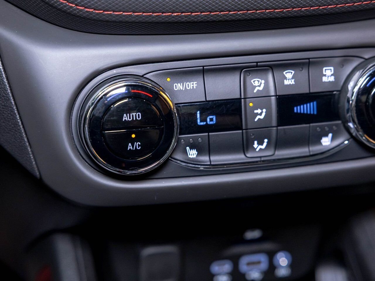 Chevrolet Trailblazer RS AWD *SIÈGES CHAUFF* CARPLAY GR TECH WIFI USB 2021 Noir Saint-Jérôme - photo #19