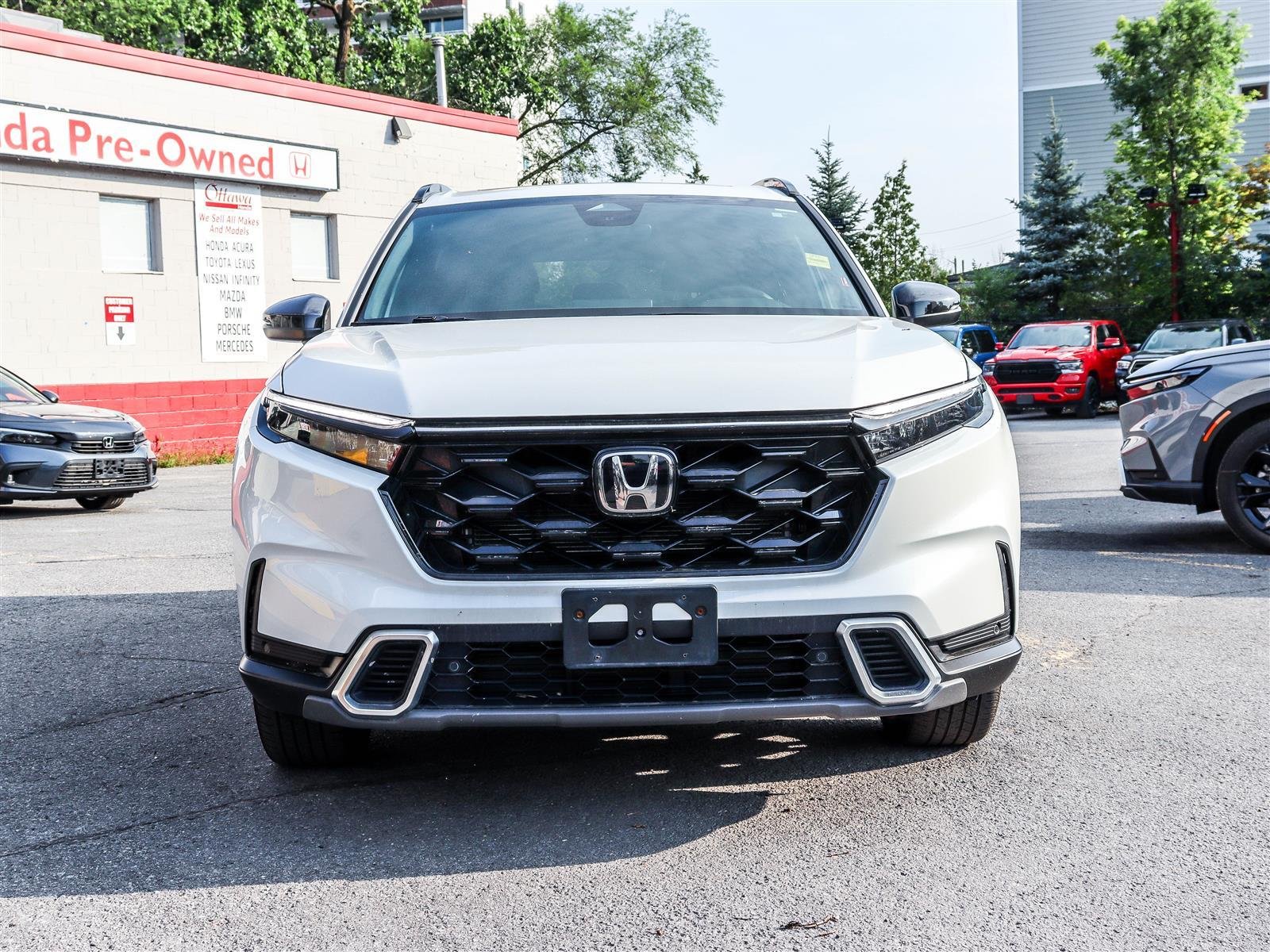 Honda CR-V hybride Touring 2023 White Ottawa & Gatineau - photo #1