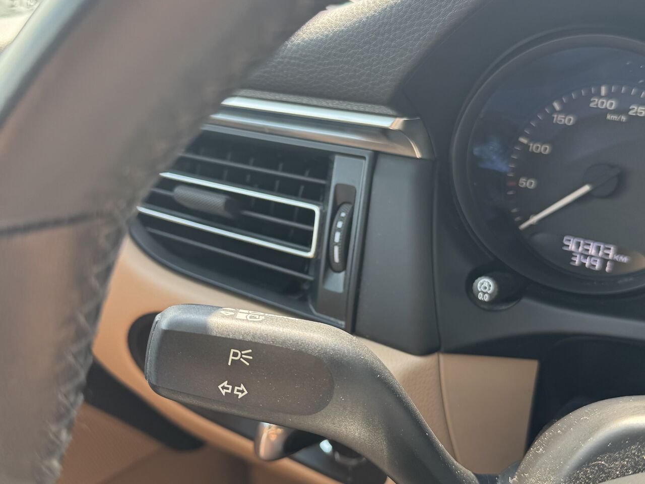 Porsche Macan TI 2024 Gris Granby - photo #23