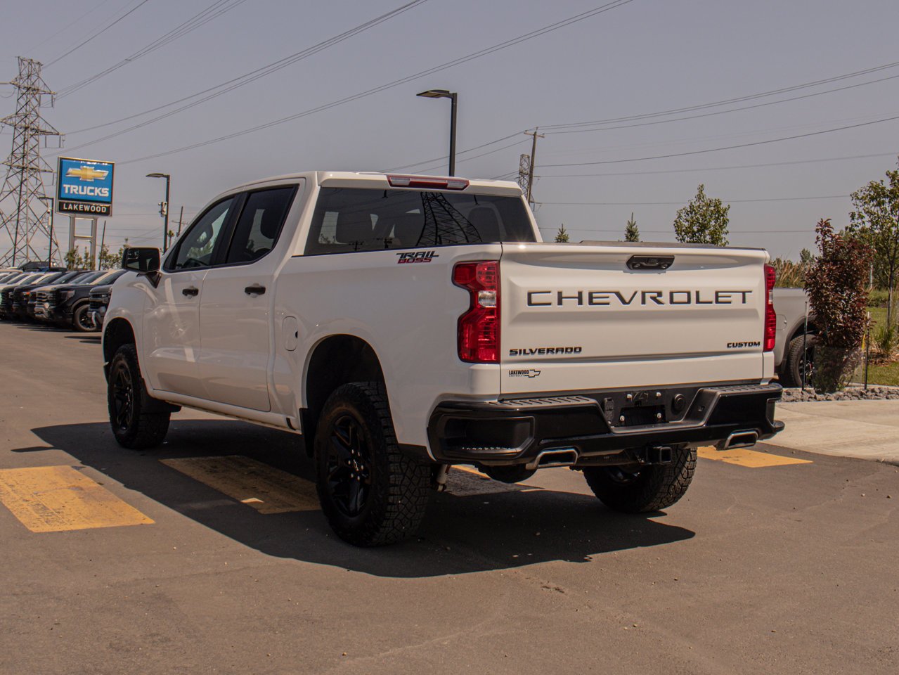 2024 Chevrolet Silverado 1500 4WD Crew Cab 147 Custom Trail Boss White Sherwood Park - photo #7