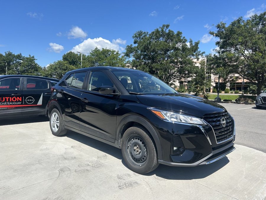 2025 Nissan Kicks Play 2025 Black