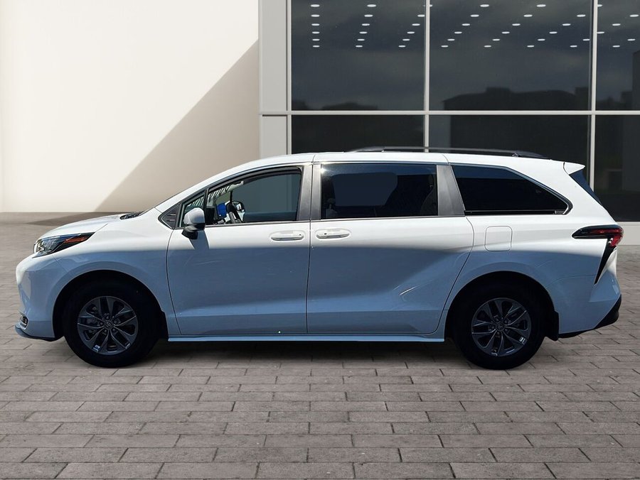 2026 Toyota Sienna LE 8 PASSAGERS 2026 White