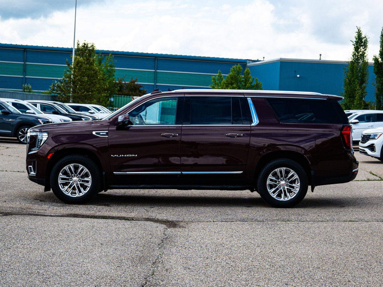 2022 GMC Yukon XL 4WD 4dr SLT Red Sherwood Park - photo #9