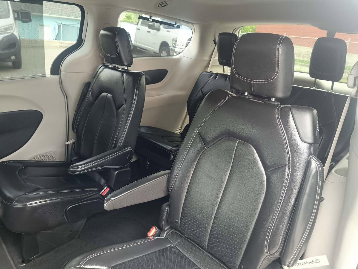 2022 Chrysler Pacifica White Lac Mégantic - photo #11