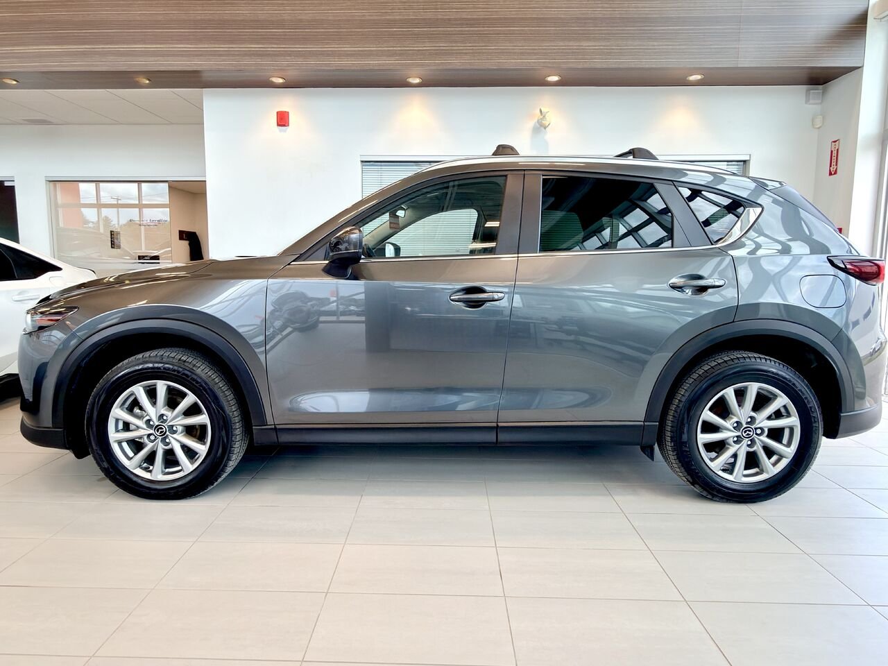 Mazda CX-5 2025 Gris Notre-Dame-des-Prairies - photo #7